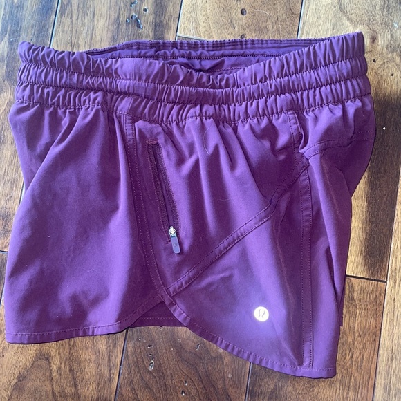 lululemon tracker shorts size 10 - Picture 7 of 13